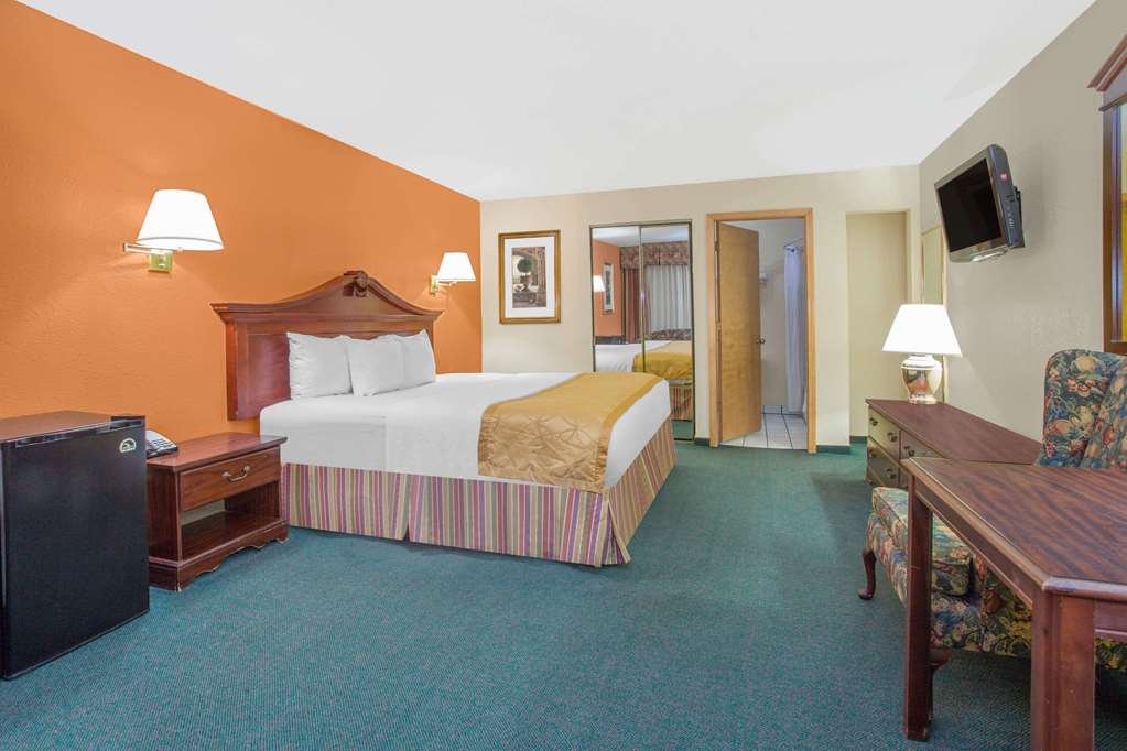 days inn and suites by wyndham red rock gallup