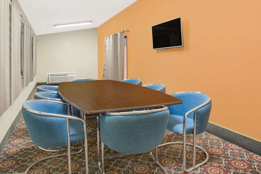 days inn and suites by wyndham red rock gallup
