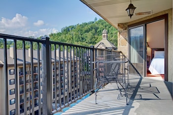 gatlinburg town square by exploria resorts