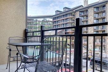 gatlinburg town square by exploria resorts