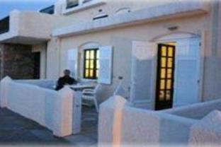 cavos bay hotel and studios