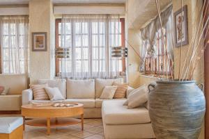 cavos bay hotel and studios