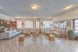 cavos bay hotel and studios