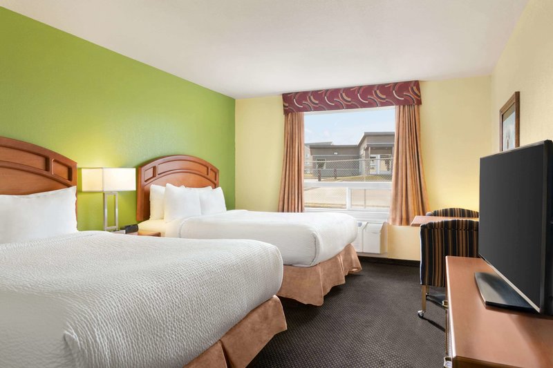 days inn and suites by wyndham thompson