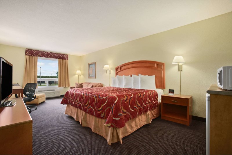 days inn and suites by wyndham thompson