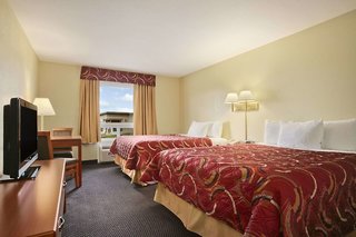 days inn and suites by wyndham thompson