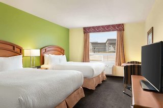 days inn and suites by wyndham thompson