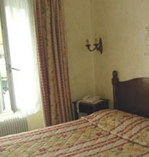 alyss saphir cambronne eiffel hotel