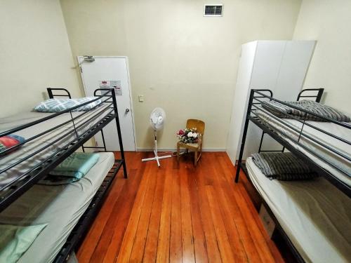 surf n snow backpackers hostel