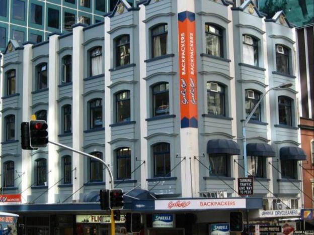 surf n snow backpackers hostel