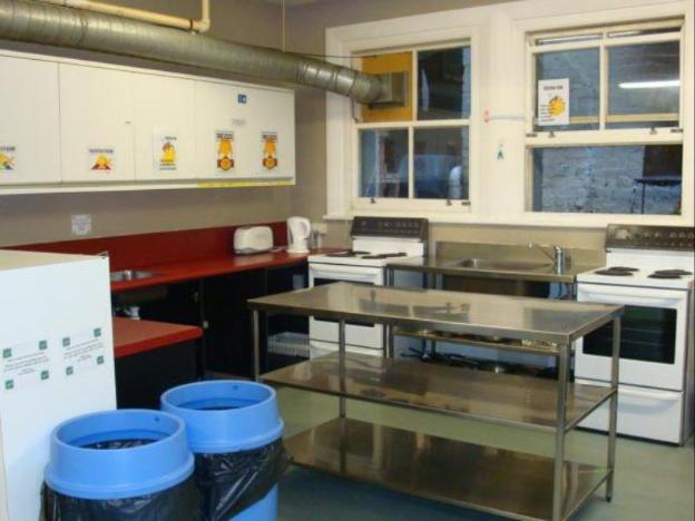 surf n snow backpackers hostel