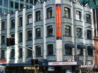 surf n snow backpackers hostel