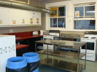 surf n snow backpackers hostel