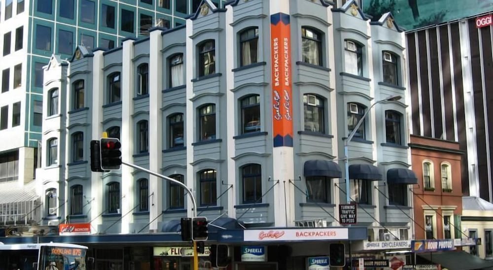 surf n snow backpackers hostel