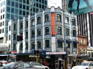 surf n snow backpackers hostel