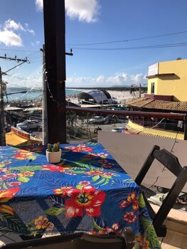 pe na areia beach hostel