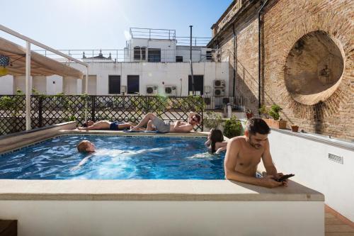 oasis backpackers hostel sevilla and coworking