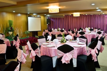 goldberry suites and hotel mactan