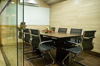 goldberry suites and hotel mactan