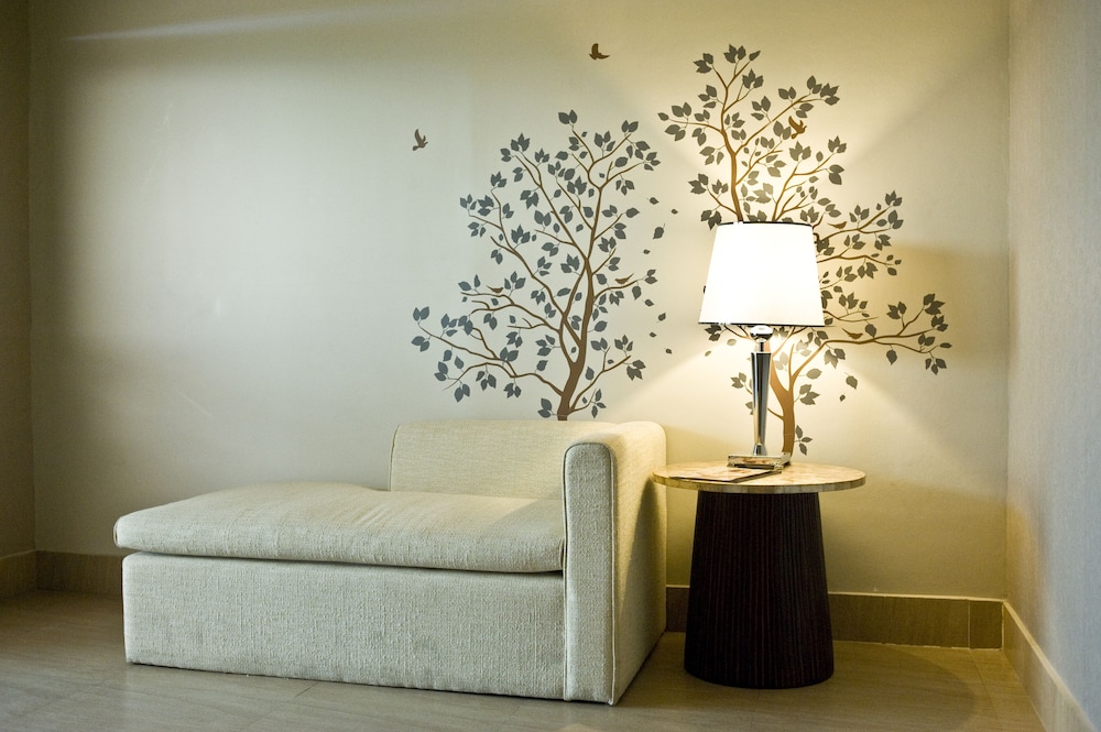 goldberry suites and hotel mactan