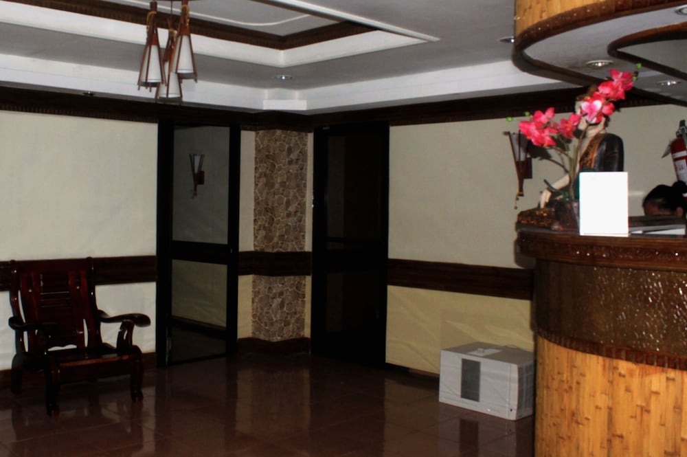goldberry suites and hotel mactan