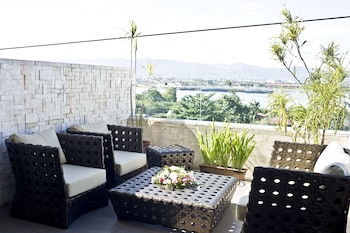 goldberry suites and hotel mactan