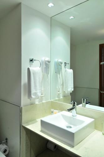 real colonia hotel and suites