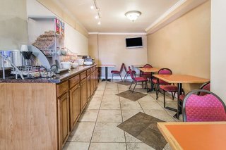 super 8 by wyndham colorado springs chestnut street