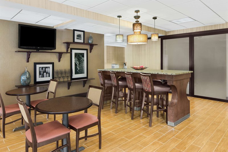 hampton inn commerce