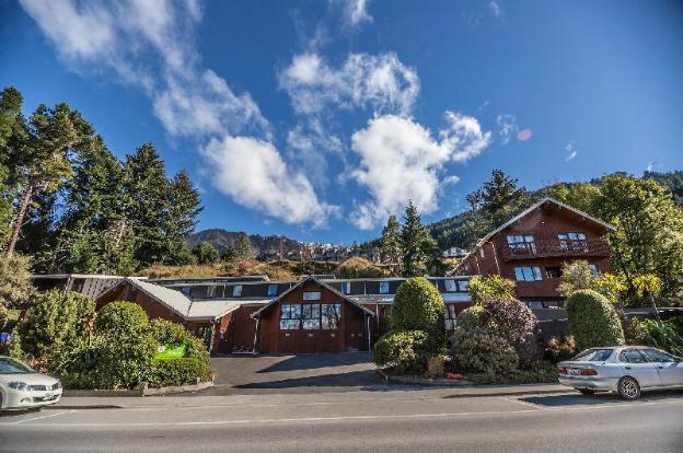 yha queenstown lakefront adults only