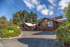 yha queenstown lakefront adults only