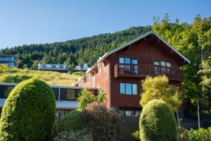 yha queenstown lakefront adults only