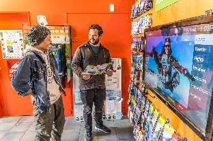 yha queenstown lakefront adults only