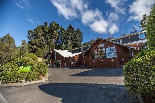 yha queenstown lakefront adults only