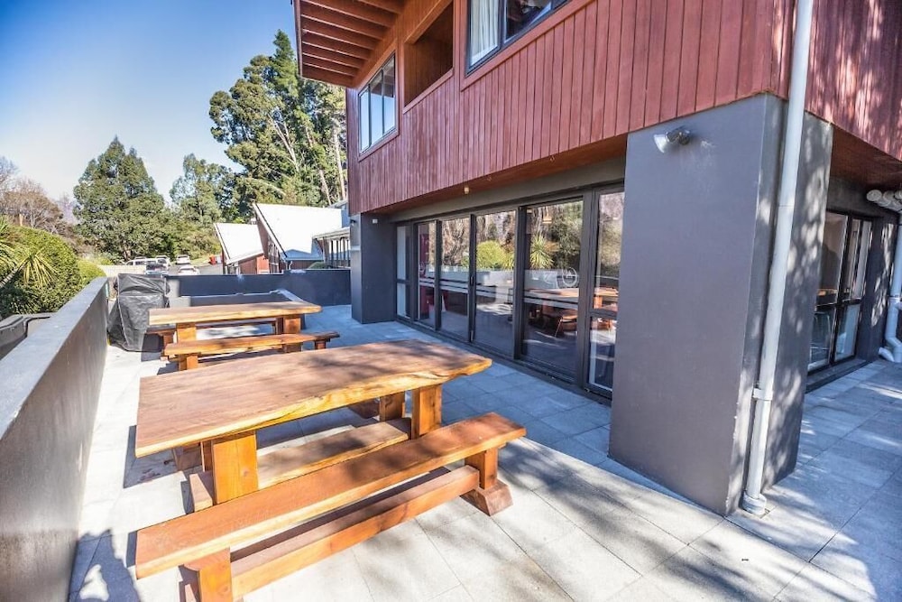 yha queenstown lakefront adults only