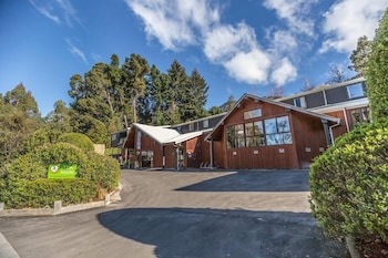 yha queenstown lakefront adults only