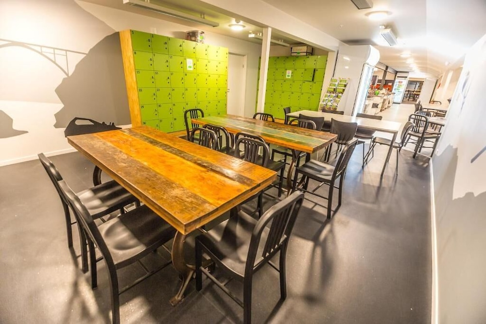 yha queenstown lakefront adults only