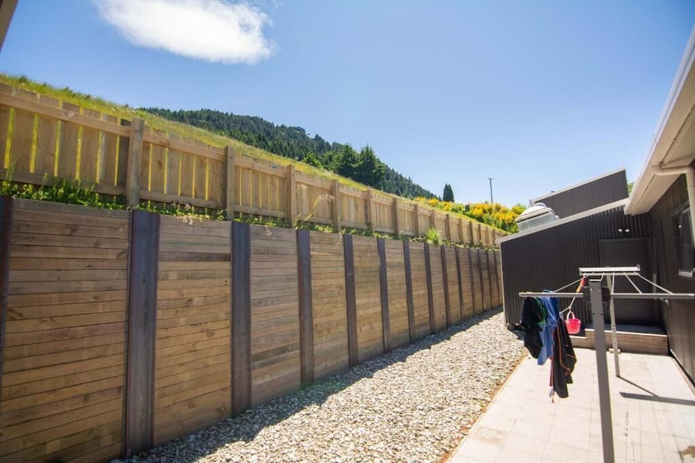 yha queenstown lakefront adults only