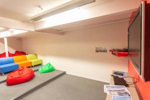 yha queenstown lakefront adults only