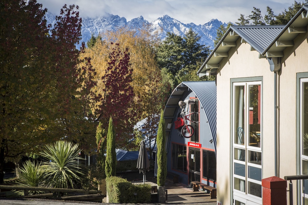 pinewood queenstown