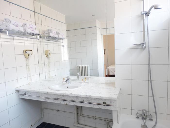 ours blanc place victor hugo