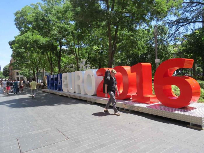 ours blanc place victor hugo