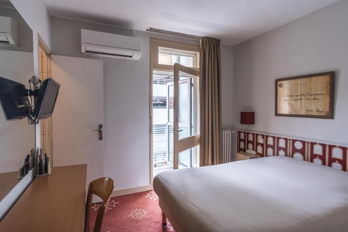 ours blanc place victor hugo