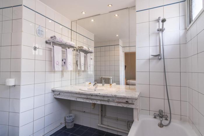 ours blanc place victor hugo