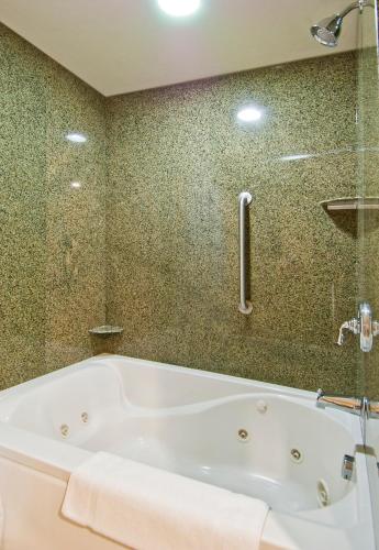 hol inn exp and suites oro valley tucson north