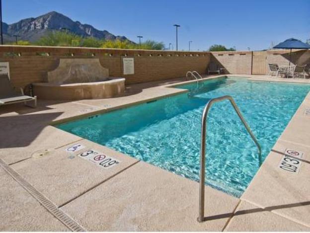 hol inn exp and suites oro valley tucson north