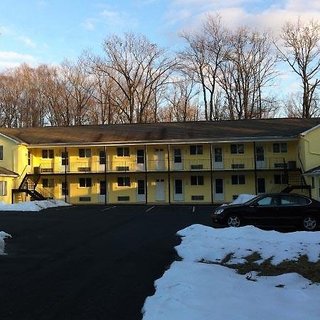 Country Place Inn And Suites,Hazleton>>Crystal Lake,2 star
