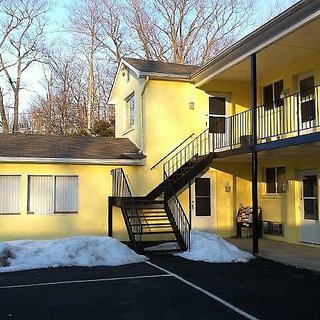 Country Place Inn And Suites,Hazleton>>Crystal Lake,2 star