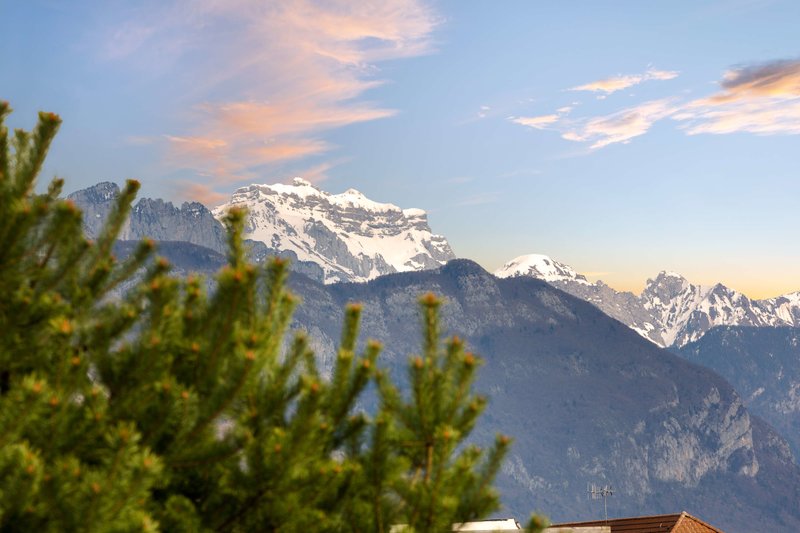 hotel the originals annecy aeroport