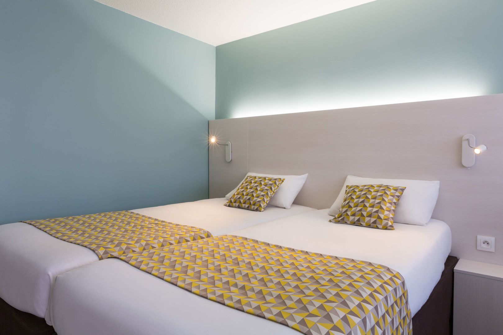 hotel the originals annecy aeroport